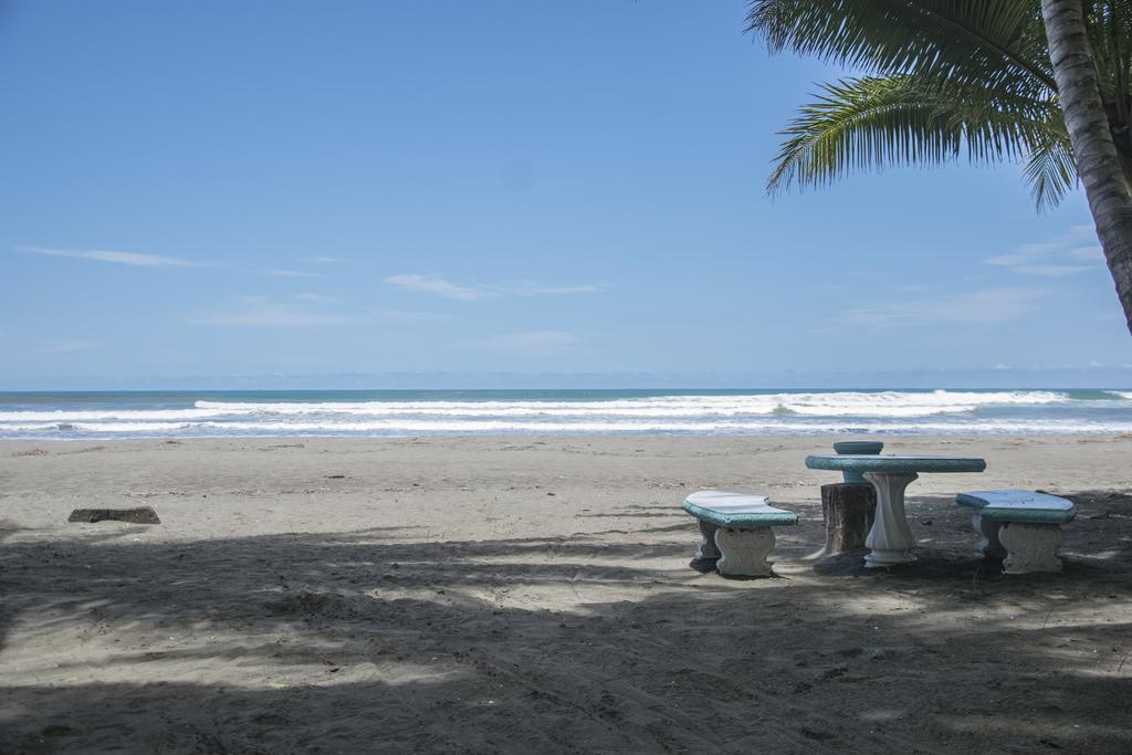 Pelican Beachfront Hotel Esterillos Este Bagian luar foto
