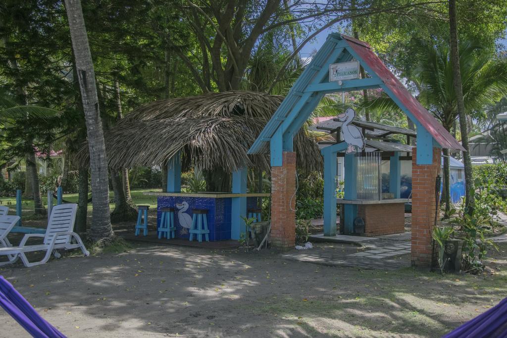 Pelican Beachfront Hotel Esterillos Este Bagian luar foto